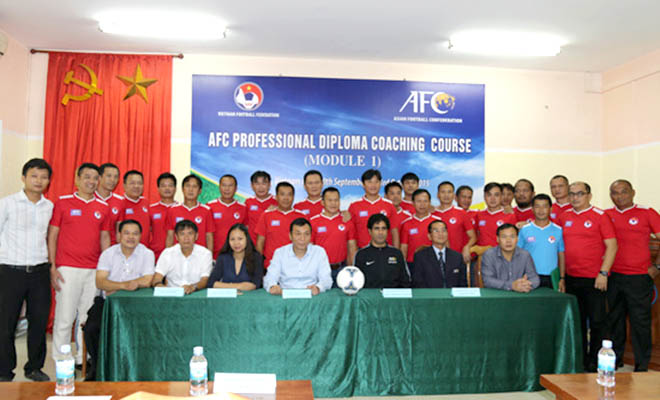 Professional diploma coaching course opens in Hanoi